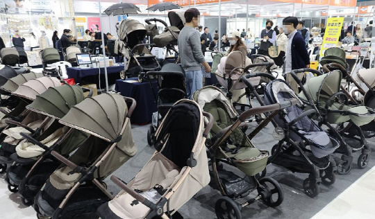 독일 유아용품 브랜드 싸이벡스가 이달 7일부터 제품 가격 인상을 단행하는 등 영유아 관련 물가가 최근 급속도로 치솟고 있다. 연합뉴스